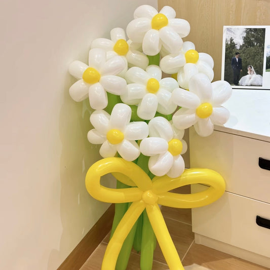 Balloon Cream Daisy Bouquet (Medium)